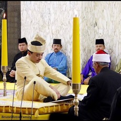 Pangeran Abdul Malik dan Dayangku Raabiatul Resmi Menjadi Pasutri