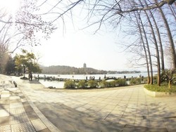 Danau di Tiongkok yang Punya Legenda Siluman Ular Putih