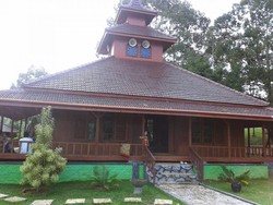 Wah, Bangka Punya Masjid Keren dari Kayu