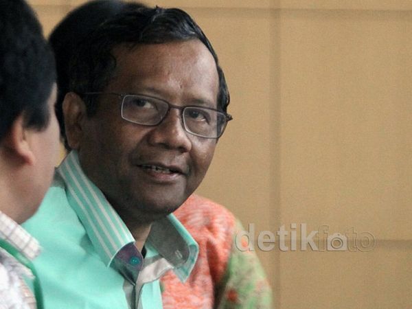 Akbar Tandjung dan Mahfud MD Jenguk Anas