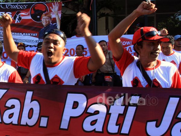 Aksi Minta Megawati Jadi Ketum PDIP Kembali