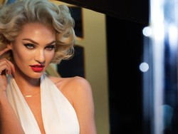 Begini Gaya Seksi Candice Swanepoel Tiru Marilyn Monroe, Mirip?