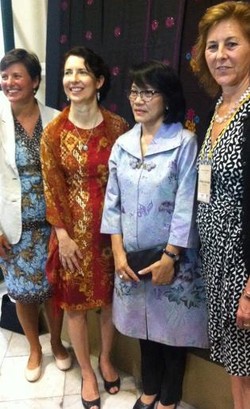 Kedubes AS Selamatkan Batik Iwan Tirta