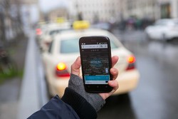 Taksi Uber Gratiskan Penumpang Mabuk