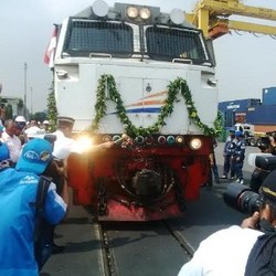 Surabaya Kota Pertama di RI yang Punya Pelabuhan Terhubung Kereta Logistik