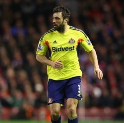 Dikabarkan Mengutil di Department Store, Eks Bek Liverpool Ini Berang