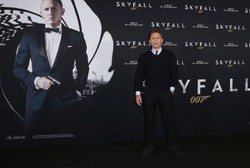 Dokter-dokter Ini Sebut James Bond Harusnya Sudah Mati