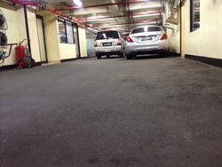 Satu Mobil Memasuki Gedung KPK Pasca Operasi Tangkap Tangan di Bali