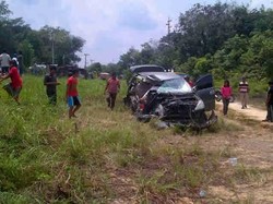 Innova Hantam Truk di Jalan Lintas Timur Riau, 1 Tewas 3 Luka