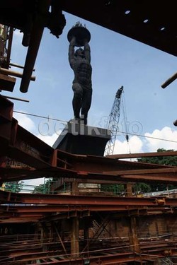 Patung Pemuda yang Melayang Dikembalikan Seperti Semula Setelah MRT Selesai