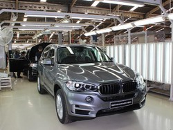 6 Fitur Unggulan BMW X5 Rakitan Sunter