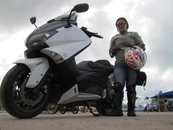 Dewi, Lady Biker Tangguh yang Jadi Road Captain