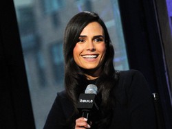 Begini Tipe Pria Seksi Saat Menyetir Menurut Jordana Brewster