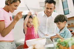 Latih Kreatifitas dan Jalin Kedekatan dengan Memasak Bersama si Kecil