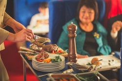 Begini Rasanya Makan Mewah di Pesawat Legendaris Tahun 1970-an