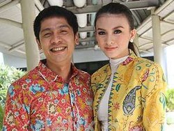 Cara Donita dan Adi Nugroho Tetap Romantis Usai Menikah