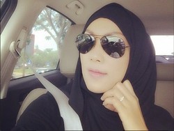 Kalina Oktarani Belajar Berhijab dari Pipik