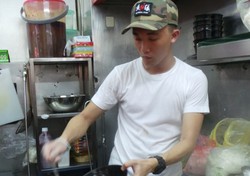 Pedagang Street Food Hadapi Tantangan Pertahankan Bisnis Makanan