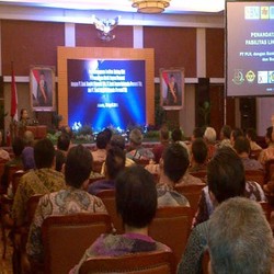 Menteri Rini Omeli Bos BUMN yang Belum Lakukan Asuransi Valas