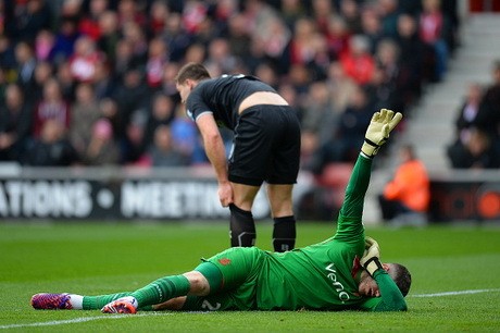 Forster Cedera Parah, Southampton Mungkin Rekrut Kiper Baru
