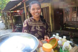 Sapi Juga Jadi Langganan Mbok Jamu yang Sarjana Ini Lho
