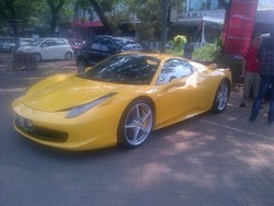 Miliuner Jakarta Jajal Ferrari Model Terbaru
