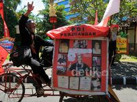 Demi Mega, Sukirman Gowes Becak Surabaya-Denpasar
