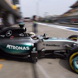 Hamilton Sapu Bersih Sesi Free Practice