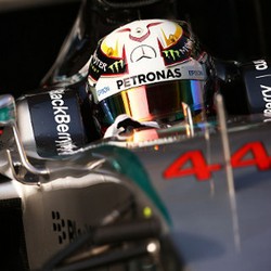 Hamilton Waspadai Ancaman Ferrari