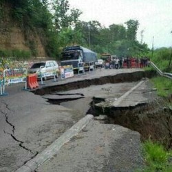 Lalin Via Ciregol Brebes Belum Normal Akibat Amblesnya Jalan, Arus Dialihkan