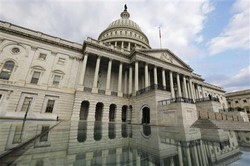 Gara-gara Tembakan Bunuh Diri, Gedung Capitol AS Dikunci