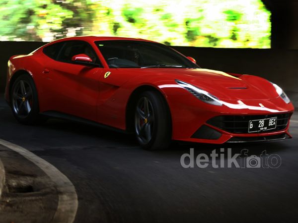 Miliuner Jakarta Jajal Ferrari Model Terbaru