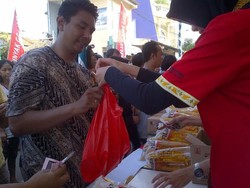 Mendag Gobel Jadi Penjual Minyak Goreng Dadakan