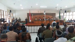 JK Jadi Saksi Meringankan, Pendukung Yance Penuhi PN Tipikor