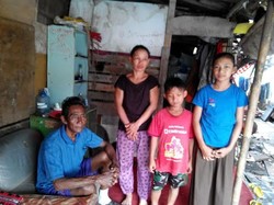 Pemulung di Bantargebang Ini Punya Mimpi, Anaknya Bisa Sekolah dan Kerja Kantoran