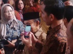 Di Puspiptek, Jokowi Promosi HP Produk Nasional yang Harganya Rp 1,5 Juta