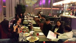 Saat Menko Sofyan Djalil Makan Malam Bersama Mahasiswa RI di Rusia