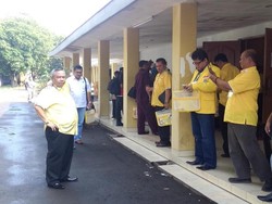 Ade Komarudin Ancam Polisikan Agung Cs, Leo Nababan: Siap-Siap Kau di-PAW