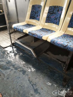 Bus TransJakarta Reyot Masih Beroperasi, Atap Bocor Saat Hujan