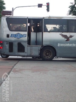 Bahaya Mengintai Penumpang Bus TransJ karena Pintu Tak Menutup Sempurna