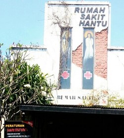 Masuk ke Rumah Sakit Hantu di Lamongan, Berani?