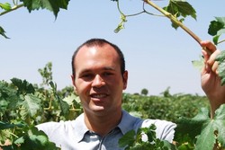 Menginap di Rumah Andres Iniesta, Mau?