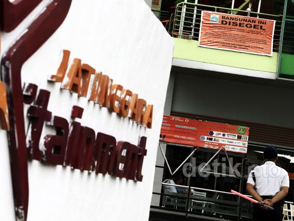 Jatinegara Xtainment Disegel