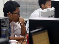 UN Berbasis Komputer vs Manual di SMA Jakarta