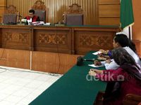 Hakim Gugurkan Praperadilan Sutan Bhatoegana