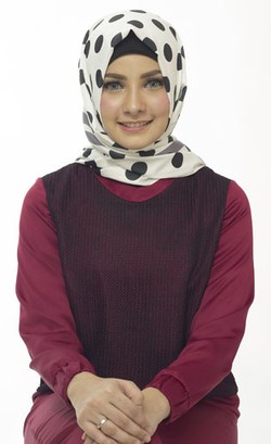 Trik Kreasikan Jilbab dengan Material yang Licin