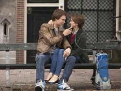 Ansel Elgort & Shailene Woodley Menang Best Kiss di MTV Movie Awards 2015