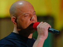 Nyanyikan Soundtrack Furious 7, Vin Diesel Bikin Haru Panggung MTV Movie Awards 2015