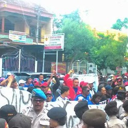 Aremania Berdemo ke DPRD