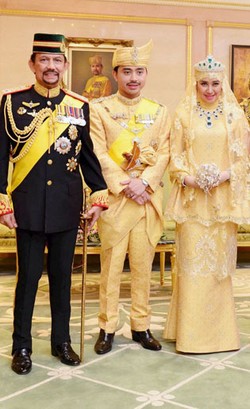 Foto: Royal Wedding Brunei, Pengantin Wanita Pakai Sepatu Kristal